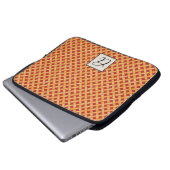 Gelber Rattan auf Custom Red mit Monogramm Laptopschutzhülle (Vorne Knopf)