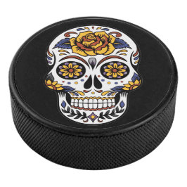 Gelber Rosenzucker-Schädel auf schwarz Eishockey Puck
