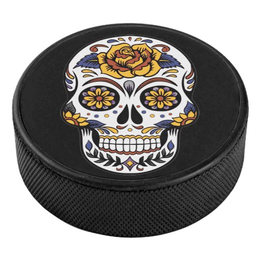 Gelber Rosenzucker-Schädel auf schwarz Eishockey Puck (3/4)