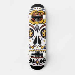 Gelber Rosenzucker-Schädel auf schwarz Skateboard