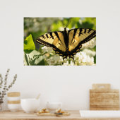 Gelber Schmetterling auf lila Print Poster (Küche)