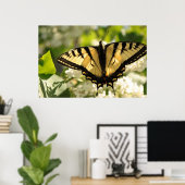 Gelber Schmetterling auf lila Print Poster (Heimbüro)