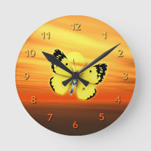 Gelber Schmetterling Runde Wanduhr