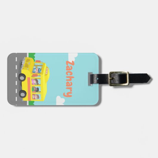 Gelber Schulbus und glücklicher Gepäckanhänger (Vorderseite horizontal)