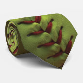 Gelber Softball überlagert Krawatte (Gerollt)