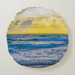 Gelber Sonnenuntergang über blauem Meer Rundes Kissen
