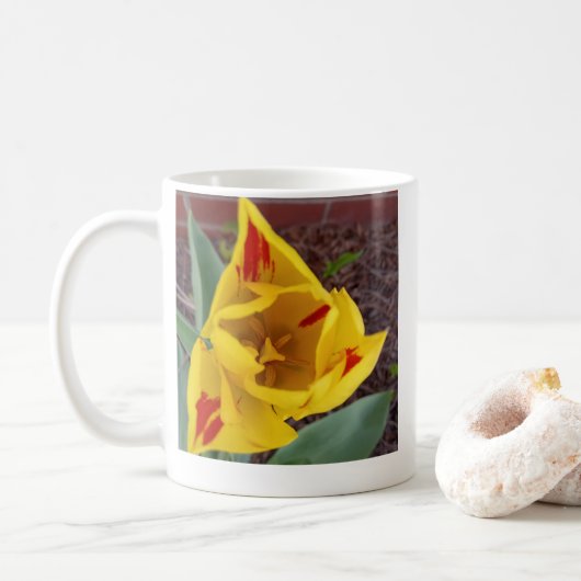 Gelber Tulpen-Kaffeebecher Kaffeetasse (Mit Donut)