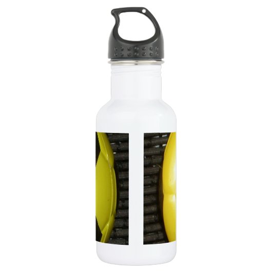Gelber und schwarzer Fußball. Edelstahlflasche (Rückseite)