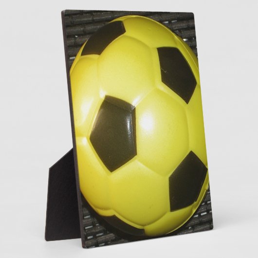 Gelber und schwarzer Fußball. Fotoplatte (Seite)