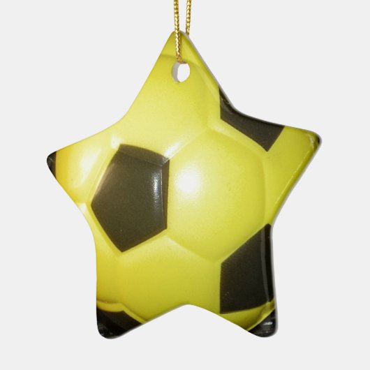 Gelber und schwarzer Fußball. Keramikornament (Links)