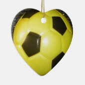 Gelber und schwarzer Fußball. Keramikornament (Rechts)