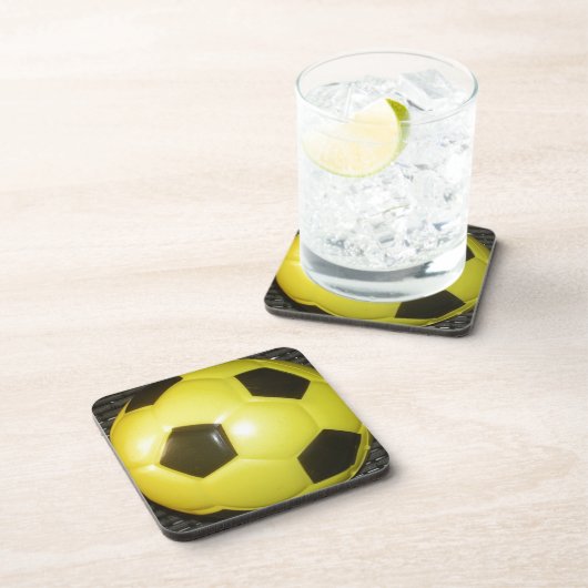 Gelber und schwarzer Fußball. Untersetzer (Rechte Seite)