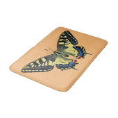 Gelber und schwarzer Schmetterling Badematte (Schrägansicht)