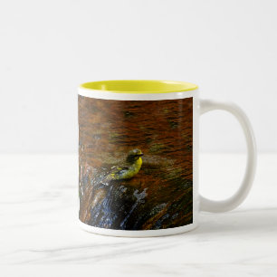 Gelber zitronengelber badender Vogel Zweifarbige Tasse