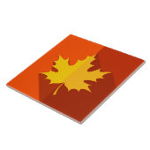 Gelbes Ahornleaf in Orange Fliese (Seite)