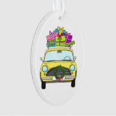 Gelbes Auto mit Weihnachtsgeschenken Ornament (Vorderseite)