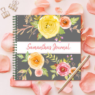 Gelbes Blumen-Wasserfarben-Journal mit rosa Schrif Notizblock
