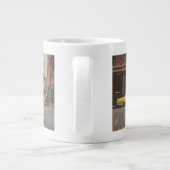 Gelbes Cadillac 2012 Jumbo-Tasse (Rückseite)