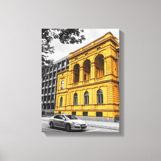 Gelbes City-Gebäude Minimalistische Farbfotografie Leinwanddruck