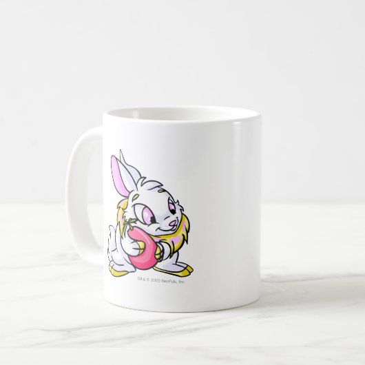 Gelbes Cybunny, das Negg umarmt Kaffeetasse (Vorderseite Links)