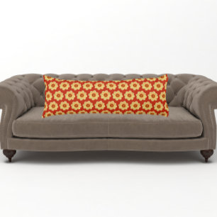 Gelbes Dahlia-Blumenmuster auf Rot Seitenschläferkissen