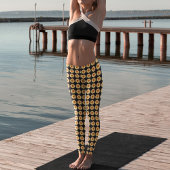 Gelbes Dahlia-Blumenmuster auf schwarz Leggings