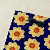 Gelbes Dahlia-Muster auf blauer Flora Strandtuch (Beispiel)