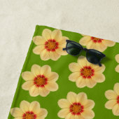 Gelbes Dahlia-Muster auf grüner Blüte Strandtuch (Beispiel)