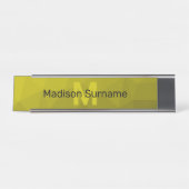 Gelbes dunkles Omergeometrie-Maschenmuster Monogra Schreibtischnamensplakette (Vorderseite )