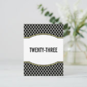 Gelbes Elegantes Quartierblatt Tischnummer Postkar (Stehend Vorderseite)