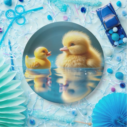 Gelbes Entenlein mit einer Spielzeug-Gummihaube Pappteller (Party)