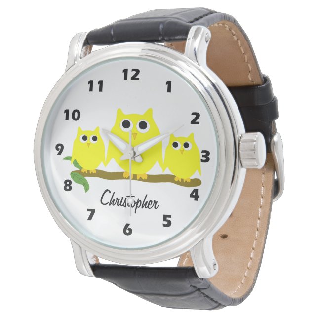 Gelbes Eulendesign personalisiert Armbanduhr (Schrägansicht)