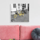 Gelbes Fahrrad auf Kobelsteinen Leinwanddruck (Insitu (Wohnzimmer))