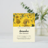 Gelbes Feld der Sonnenblumen Geburtstag Einladungspostkarte (Stehend Vorderseite)