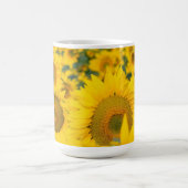 Gelbes Feld von Sonnenblumen Fotografie Kaffeetasse (Mittel)