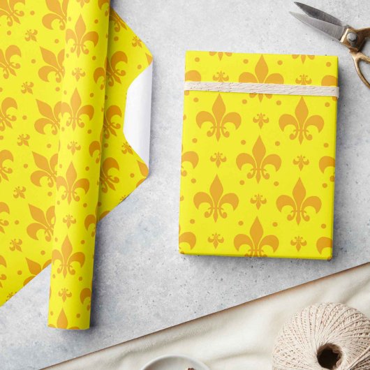 Gelbes Fleur-de-lis-Muster Geschenkpapier