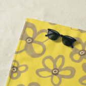 Gelbes florales Strandtuch (Beispiel)