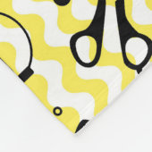 Gelbes Friseur-Werkzeug-Muster Fleecedecke (Ecke)