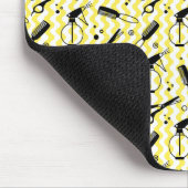 Gelbes Friseur-Werkzeug-Muster Mousepad (Ecke)