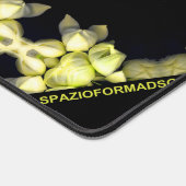 Gelbes gebrochenes Herz schwarz aus Silber Schreibtischunterlage (Ecke)