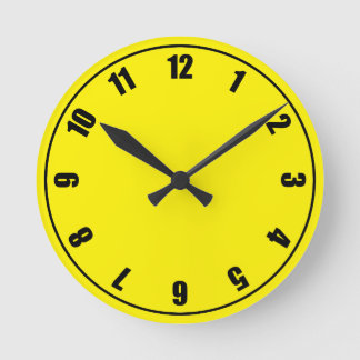 Gelbes Gesicht Runde Wanduhr