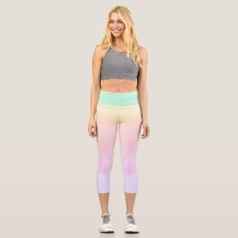 Gelbes, grünes Lila Pastell-Gradient-Lines-Muster Capri Leggings