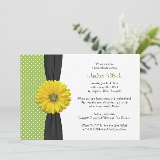 Gelbes grünes Schwarzes Daisy Polka Dot Brautparty Einladung (Stehend Vorderseite)