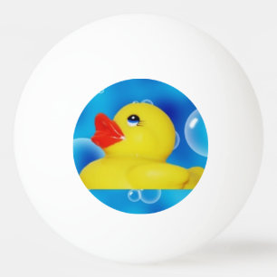 Gelbes Gummiducky in den Blasen Tischtennisball