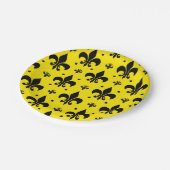 Gelbes Hintergrund Fleur-de-lis-Muster Pappteller (Schrägansicht)