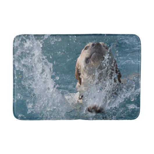 Gelbes Labrador Retriever Schwimmen Badematte (Vorderseite)