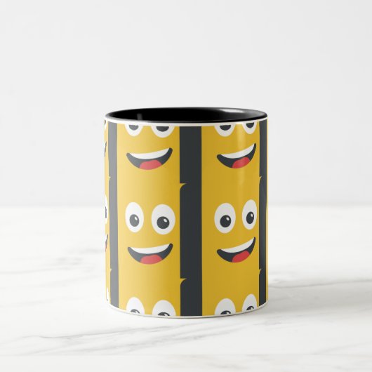 gelbes Lächelgesicht Emoji Zweifarbige Tasse (Mittel)
