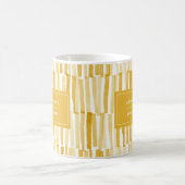 Gelbes modernes abstraktes Muster, personalisierte Kaffeetasse (Mittel)