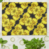 Gelbes Nadelholz Abstraktes Blumenzentrum Geschirrtuch (Gefaltet)