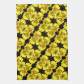 Gelbes Nadelholz Abstraktes Blumenzentrum Geschirrtuch (Vertikal)